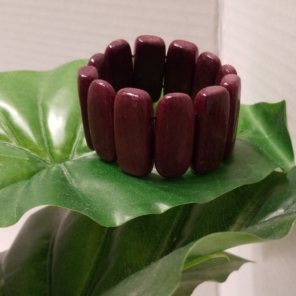 Wood bracelet and brass earrings - Picture 3 of 3